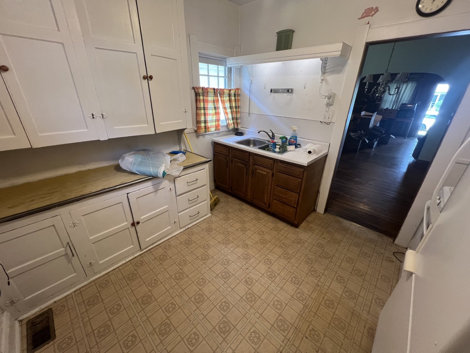 Image for MINIMUM BID AUCTION $39,000! 645 Geneva Ave
