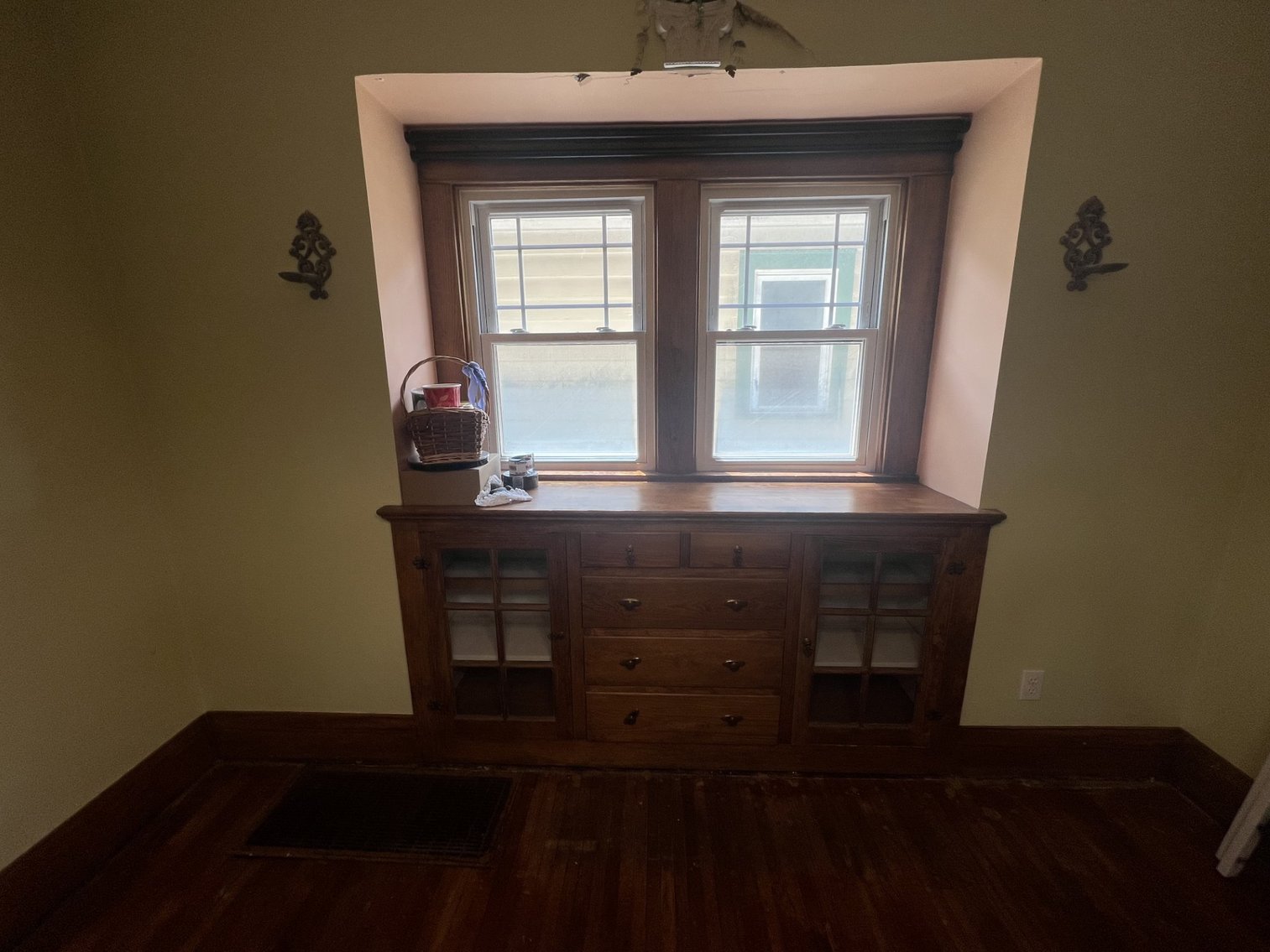 Image for MINIMUM BID AUCTION $39,000! 645 Geneva Ave