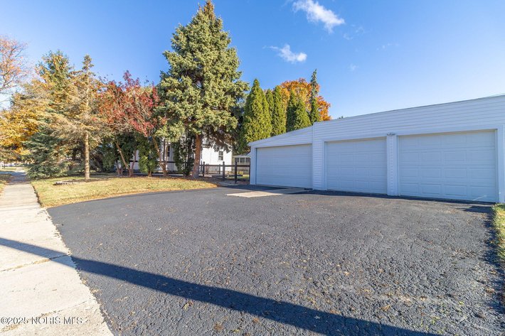 Image for MINIMUM BID AUCTION $139,000! 402 East Indiana