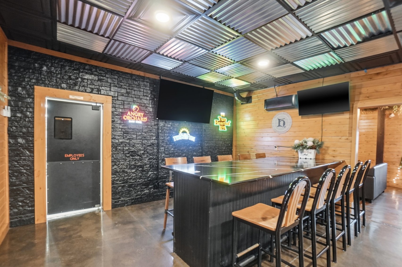 Image for TURN-KEY BUSINESS AUCTION! 2330 Bright Rd