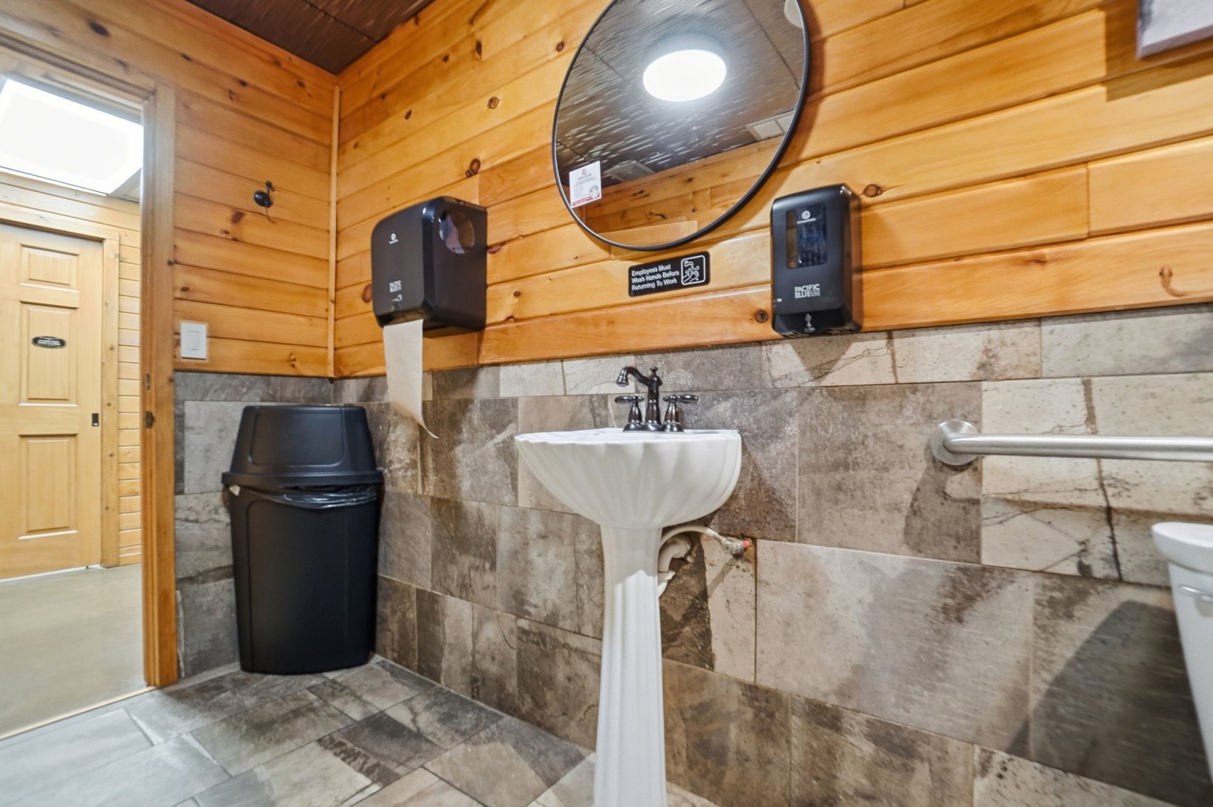 Image for TURN-KEY BUSINESS AUCTION! 2330 Bright Rd