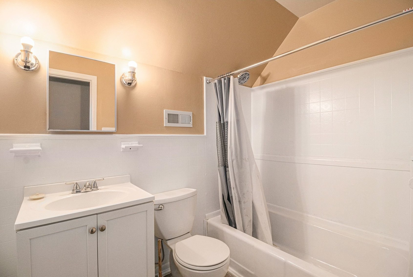 Image for MINIMUM BID AUCTION $150,000! 4705 W Bancroft St