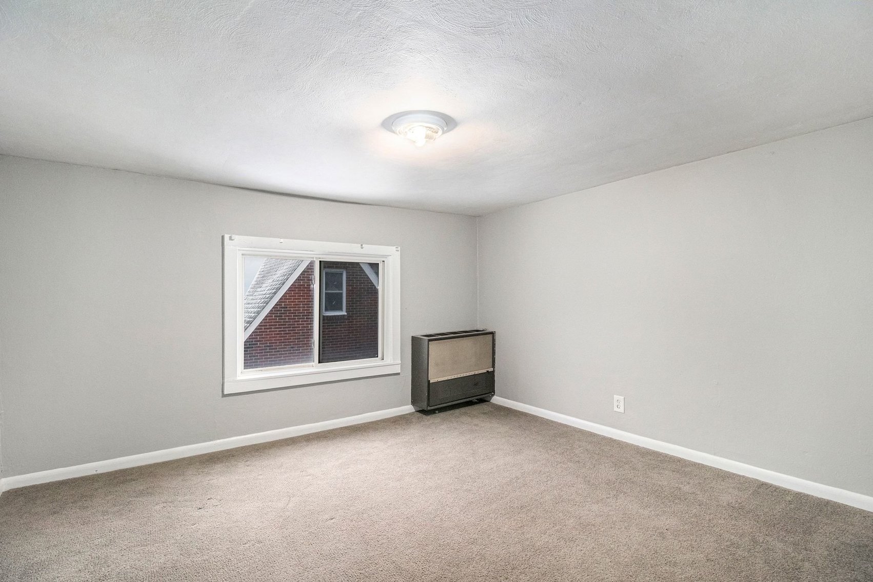 Image for MINIMUM BID AUCTION $150,000! 4705 W Bancroft St