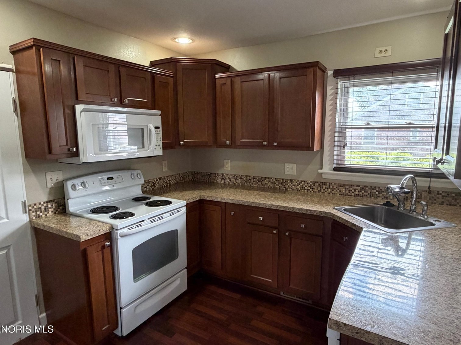 Image for MINIMUM BID AUCTION $110,000! 1054 Scott St