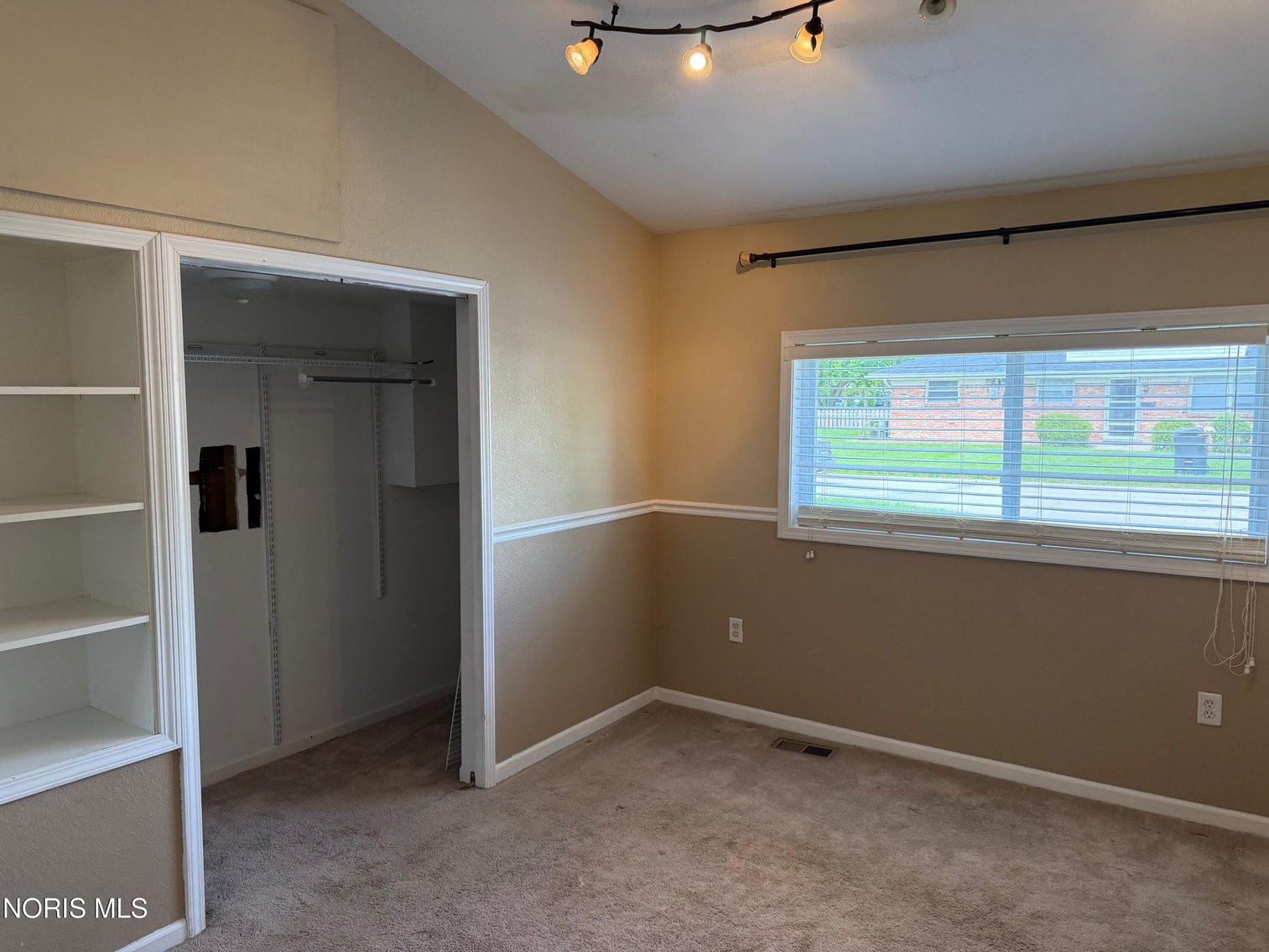 Image for MINIMUM BID AUCTION $110,000! 1054 Scott St