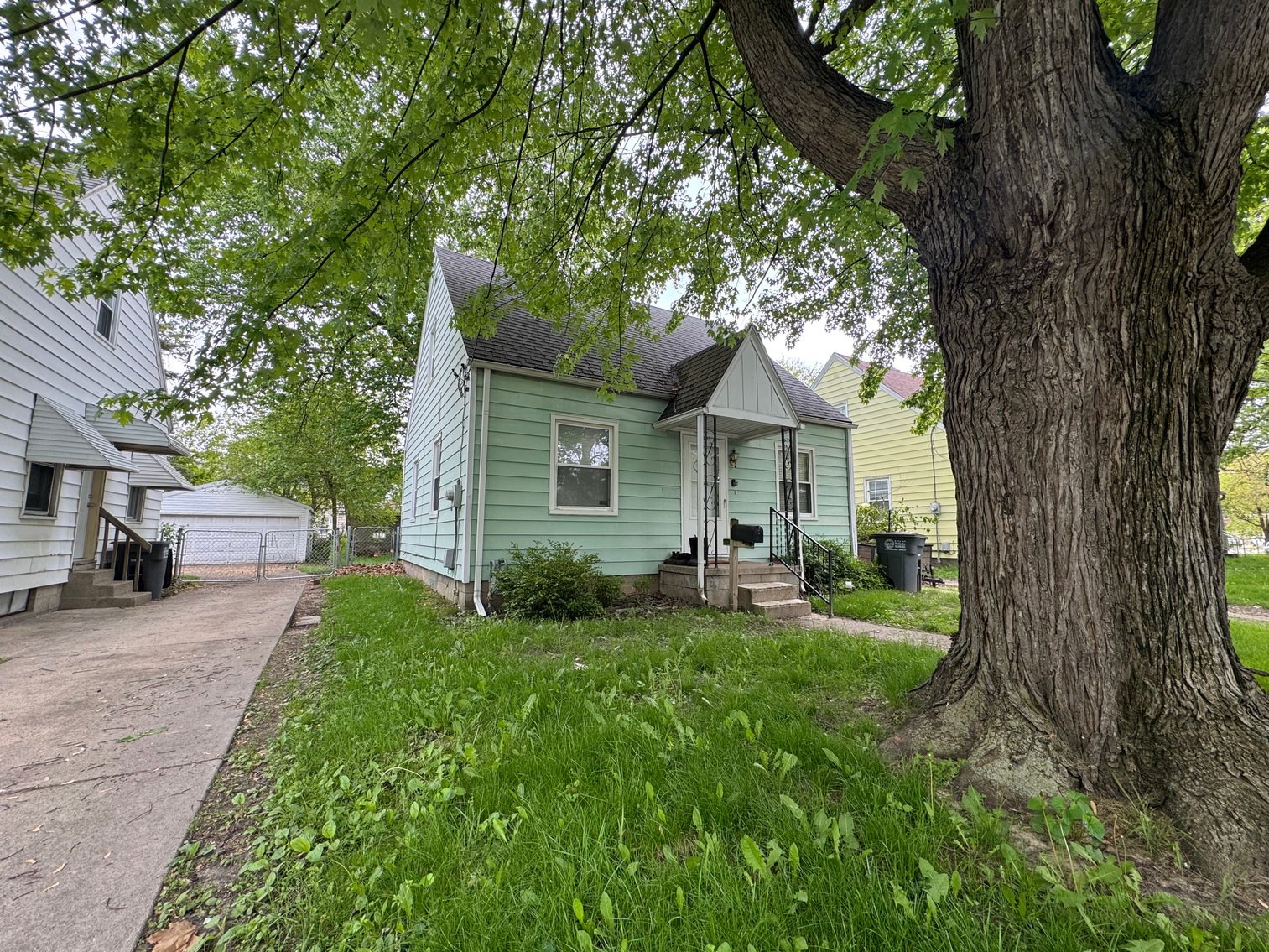 Image for MINIMUM BID AUCTION $49,000! 523 S Westwood
