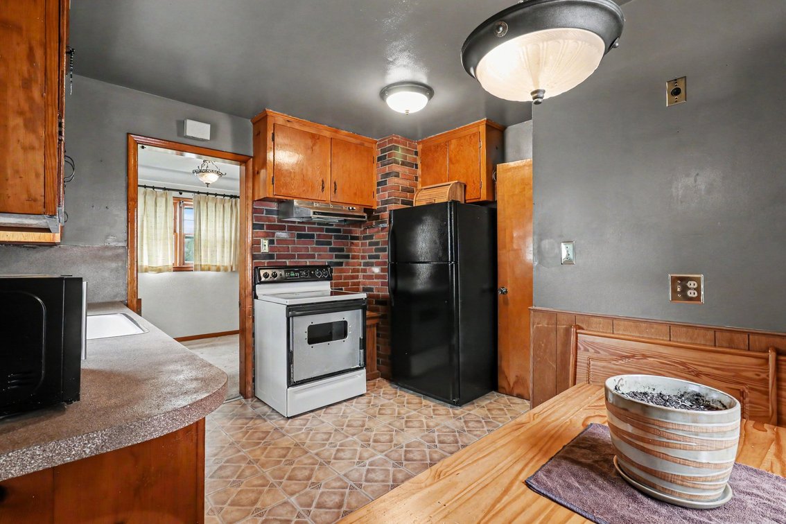 Image for MINIMUM BID AUCTION $75,000! 1204 Hawk St