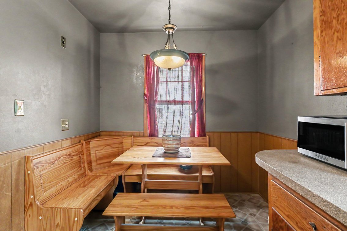 Image for MINIMUM BID AUCTION $75,000! 1204 Hawk St