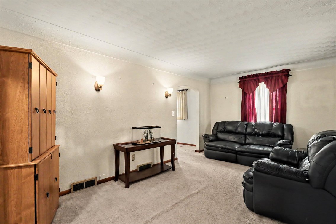 Image for MINIMUM BID AUCTION $75,000! 1204 Hawk St