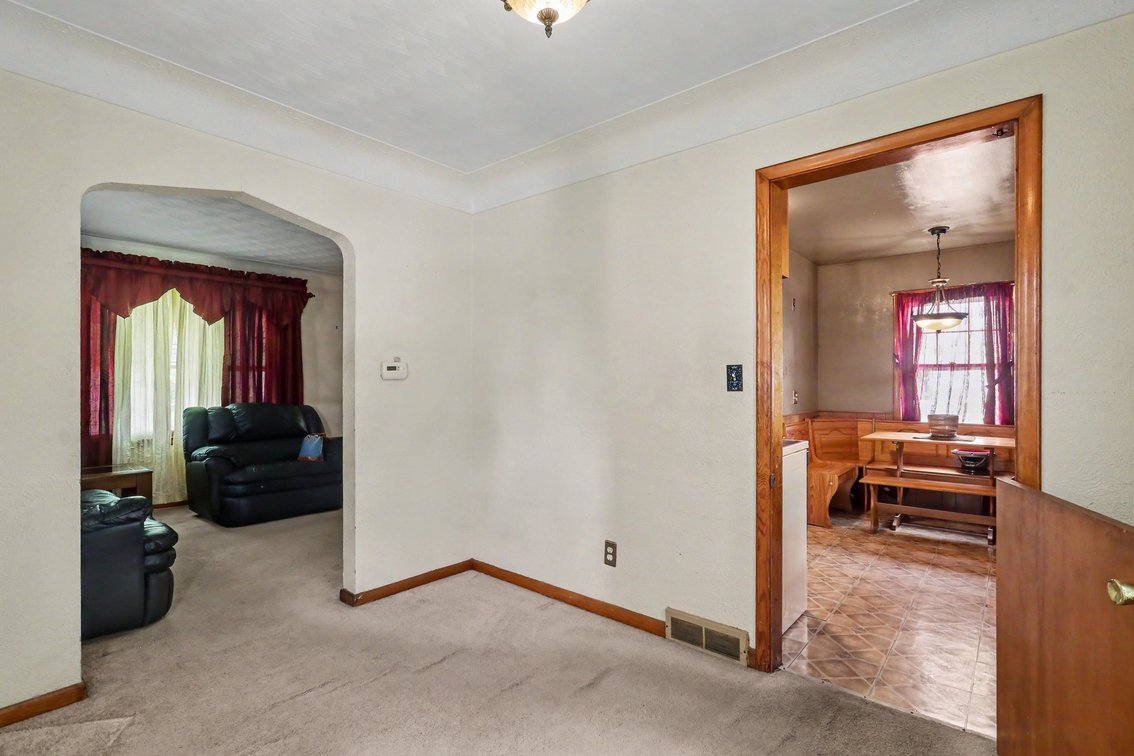 Image for MINIMUM BID AUCTION $75,000! 1204 Hawk St
