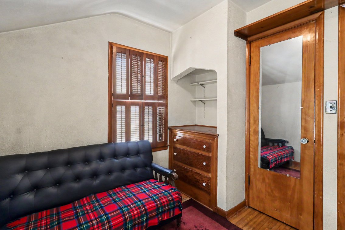Image for MINIMUM BID AUCTION $75,000! 1204 Hawk St