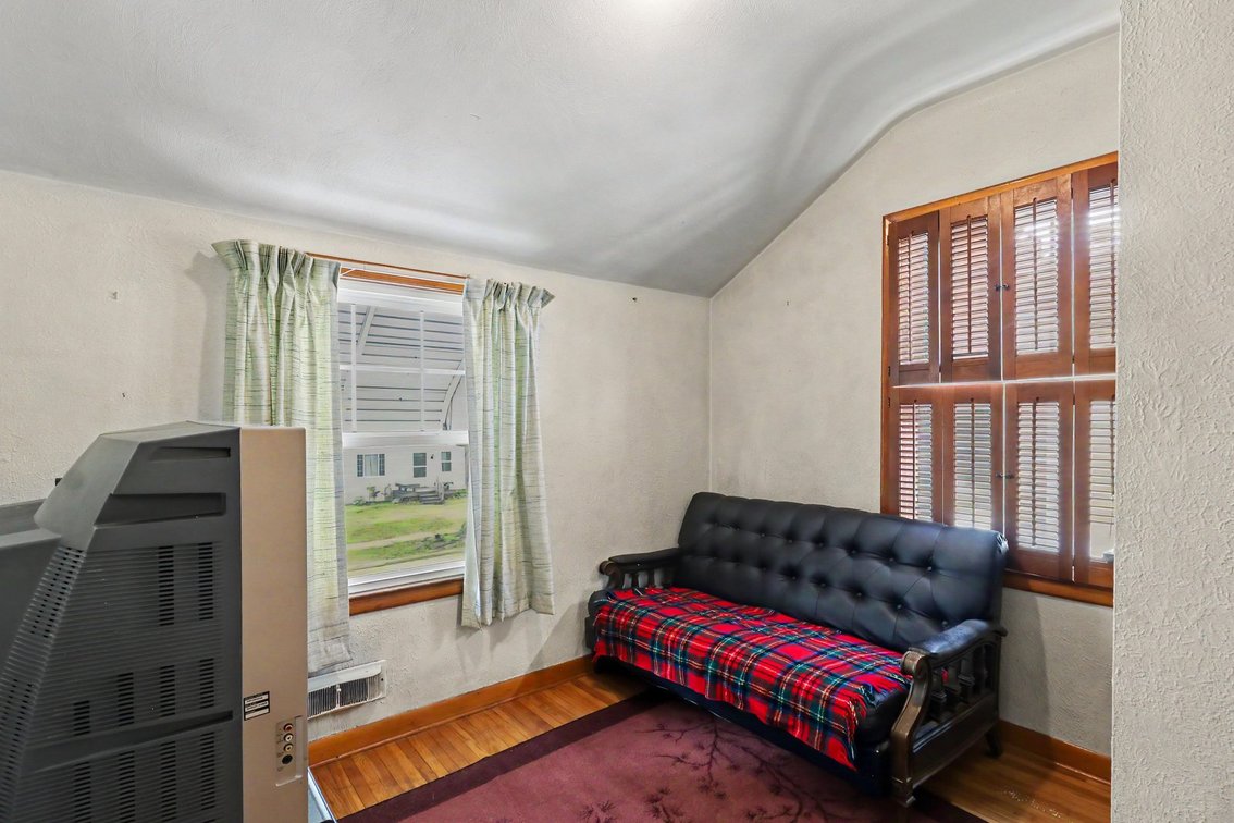 Image for MINIMUM BID AUCTION $75,000! 1204 Hawk St