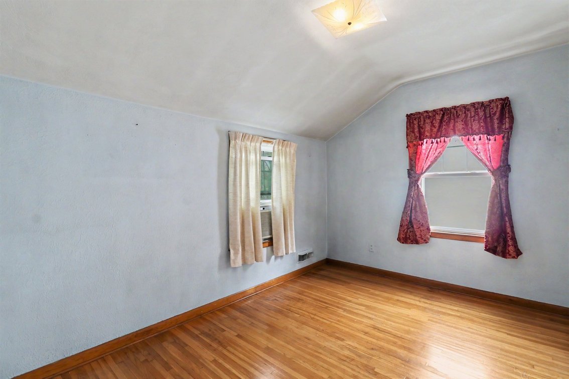 Image for MINIMUM BID AUCTION $75,000! 1204 Hawk St