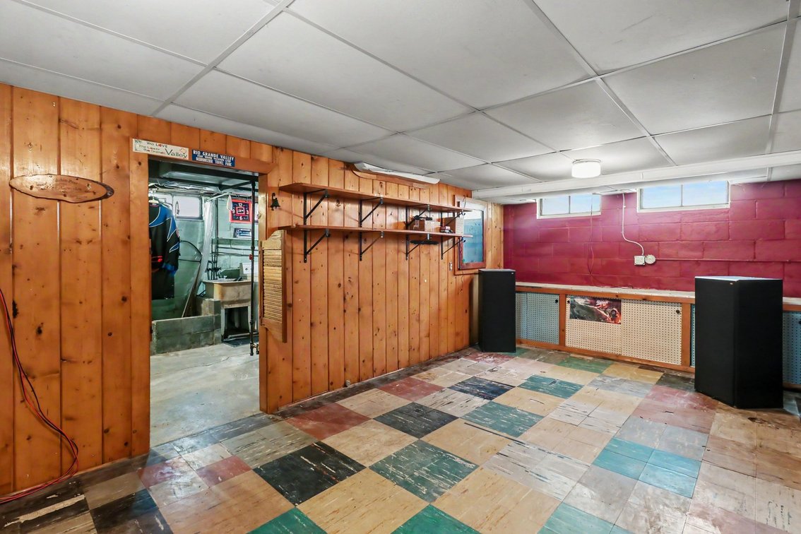 Image for MINIMUM BID AUCTION $75,000! 1204 Hawk St