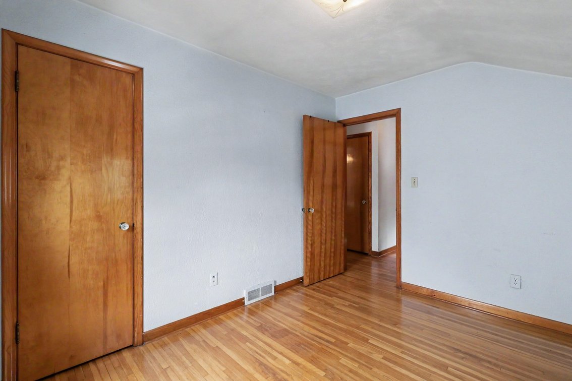 Image for MINIMUM BID AUCTION $75,000! 1204 Hawk St