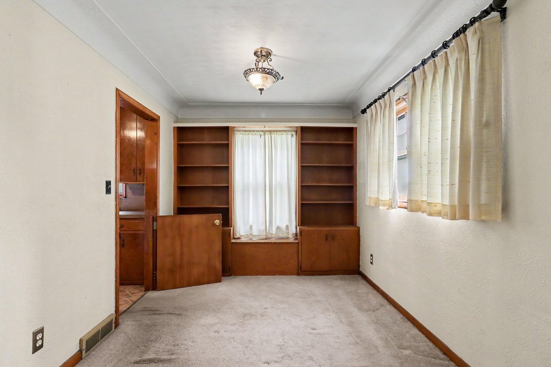Image for MINIMUM BID AUCTION $75,000! 1204 Hawk St
