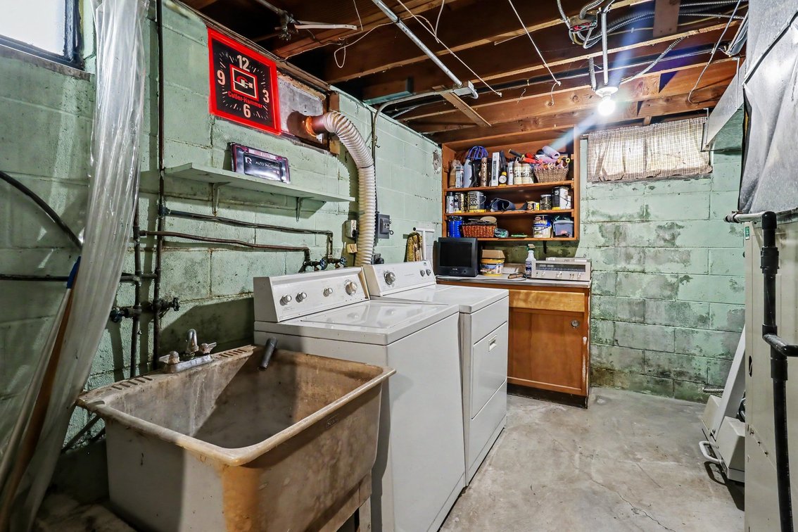 Image for MINIMUM BID AUCTION $75,000! 1204 Hawk St