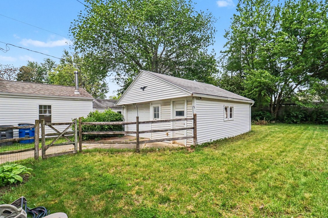 Image for MINIMUM BID AUCTION $75,000! 1204 Hawk St