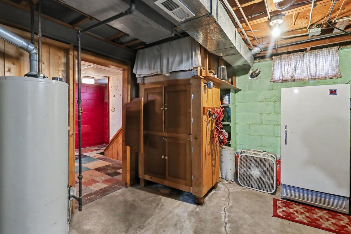 Image for MINIMUM BID AUCTION $75,000! 1204 Hawk St