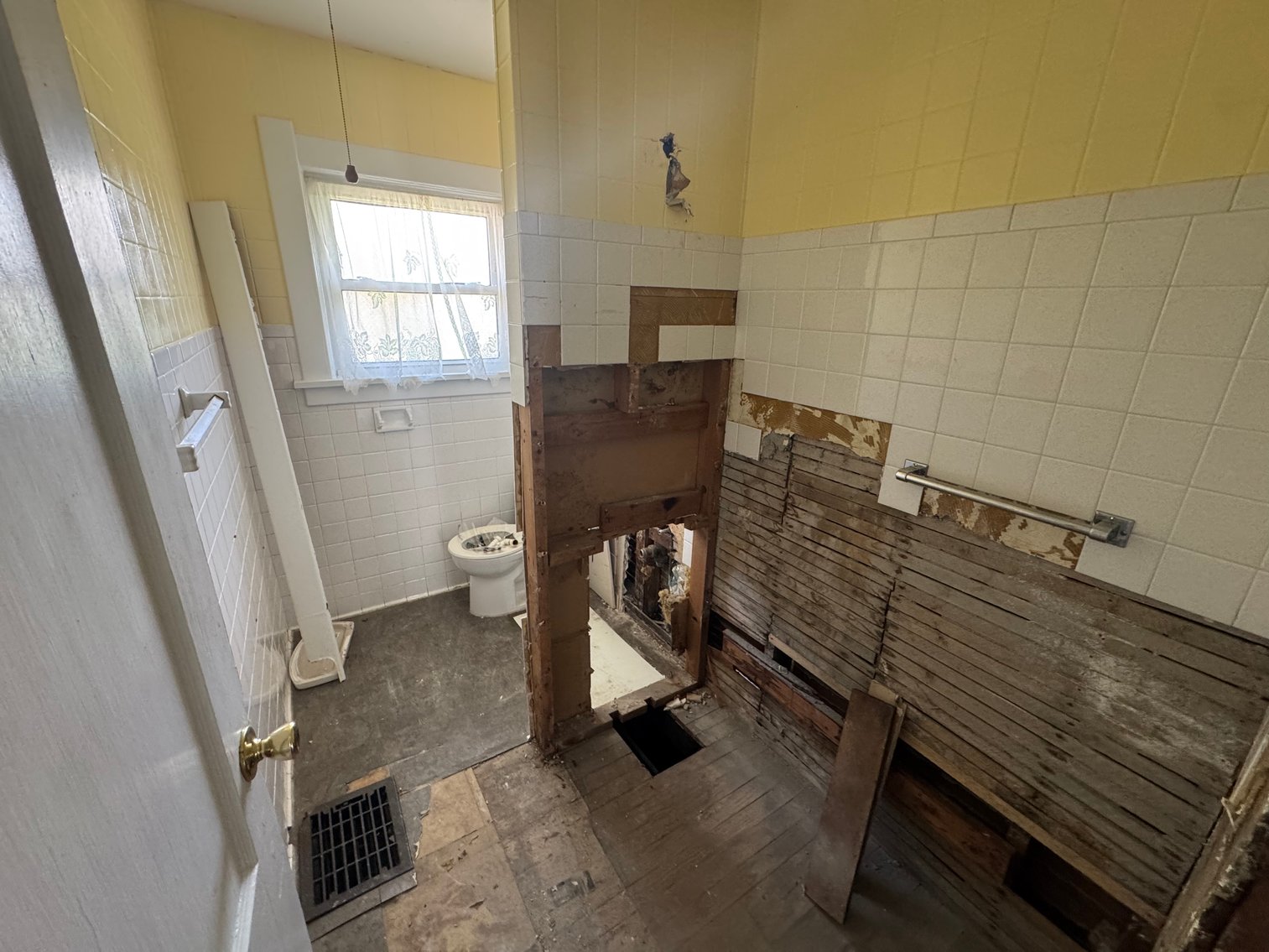 Image for ABSOLUTE AUCTION! 1944 N Michigan St
