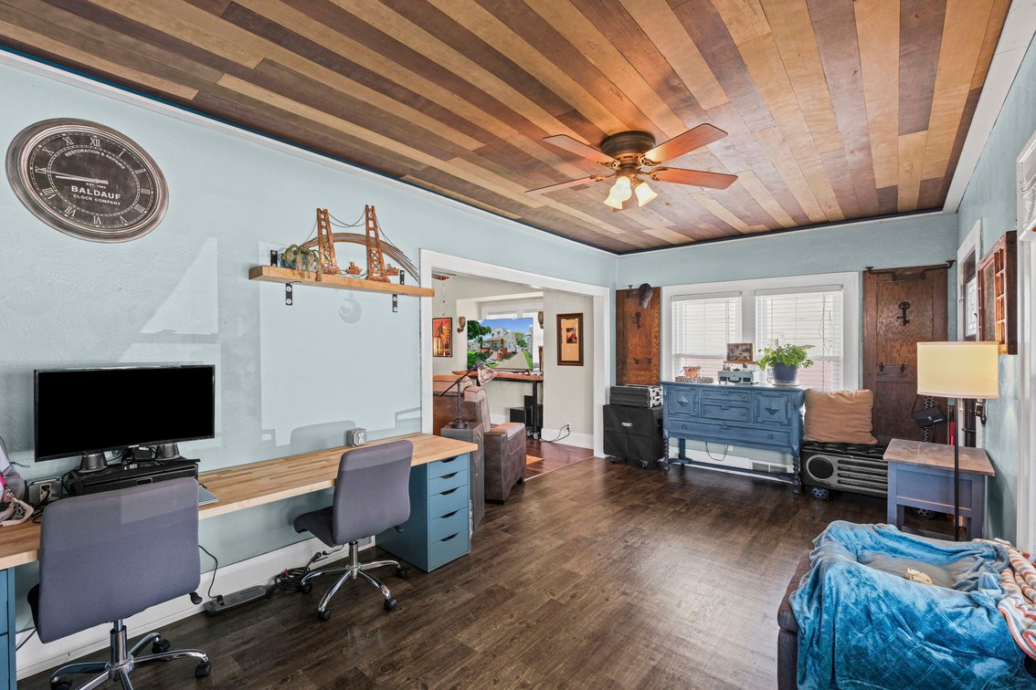 Image for MINIMUM BID AUCTION $99,000! 2559 106th St