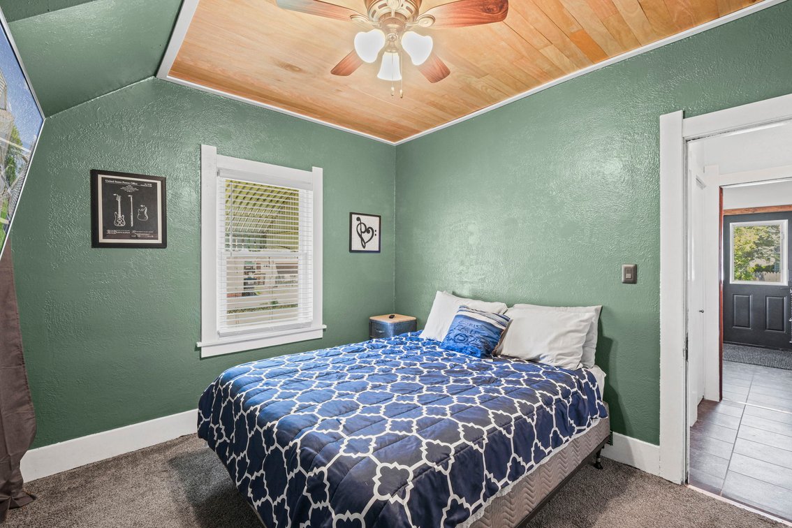 Image for MINIMUM BID AUCTION $99,000! 2559 106th St