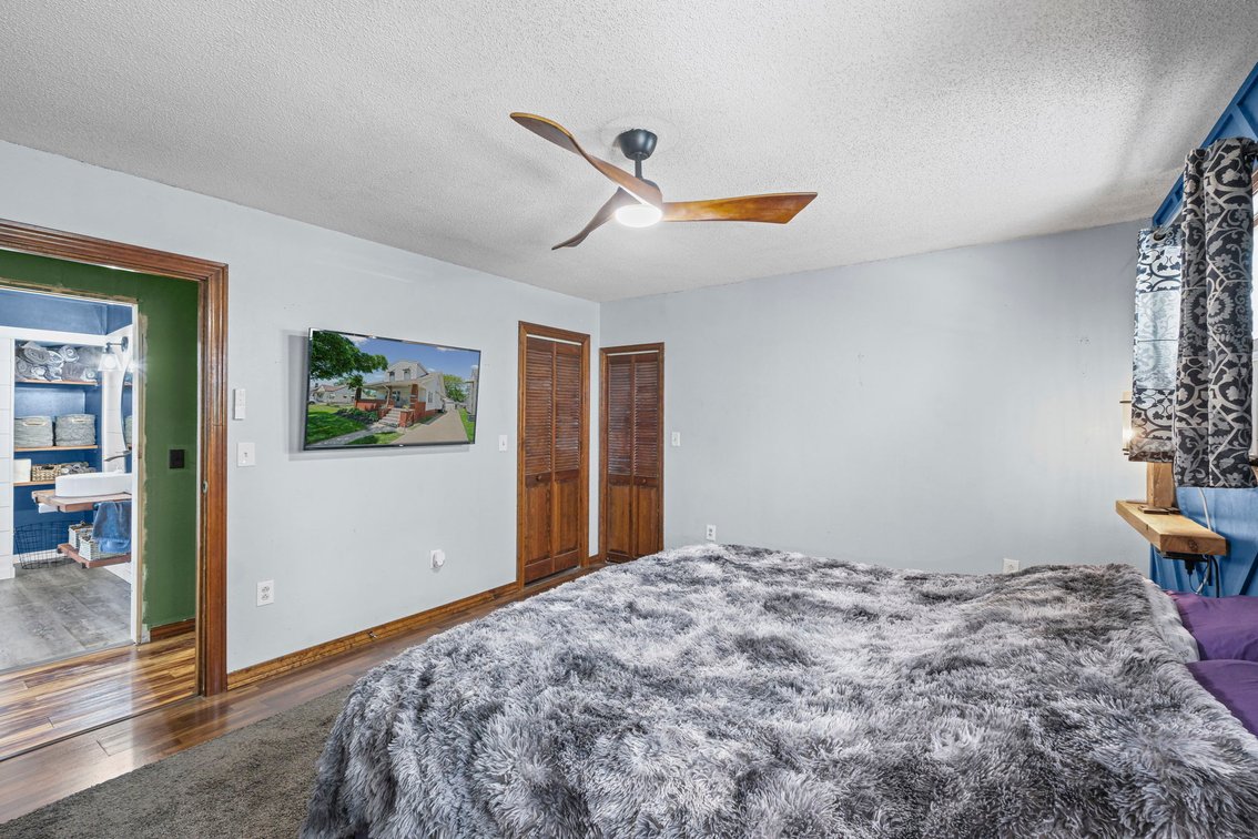 Image for MINIMUM BID AUCTION $99,000! 2559 106th St