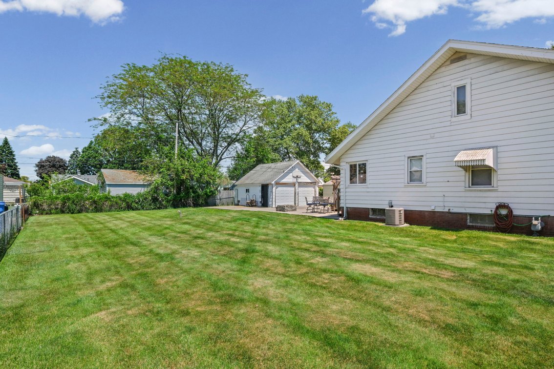 Image for MINIMUM BID AUCTION $99,000! 2559 106th St