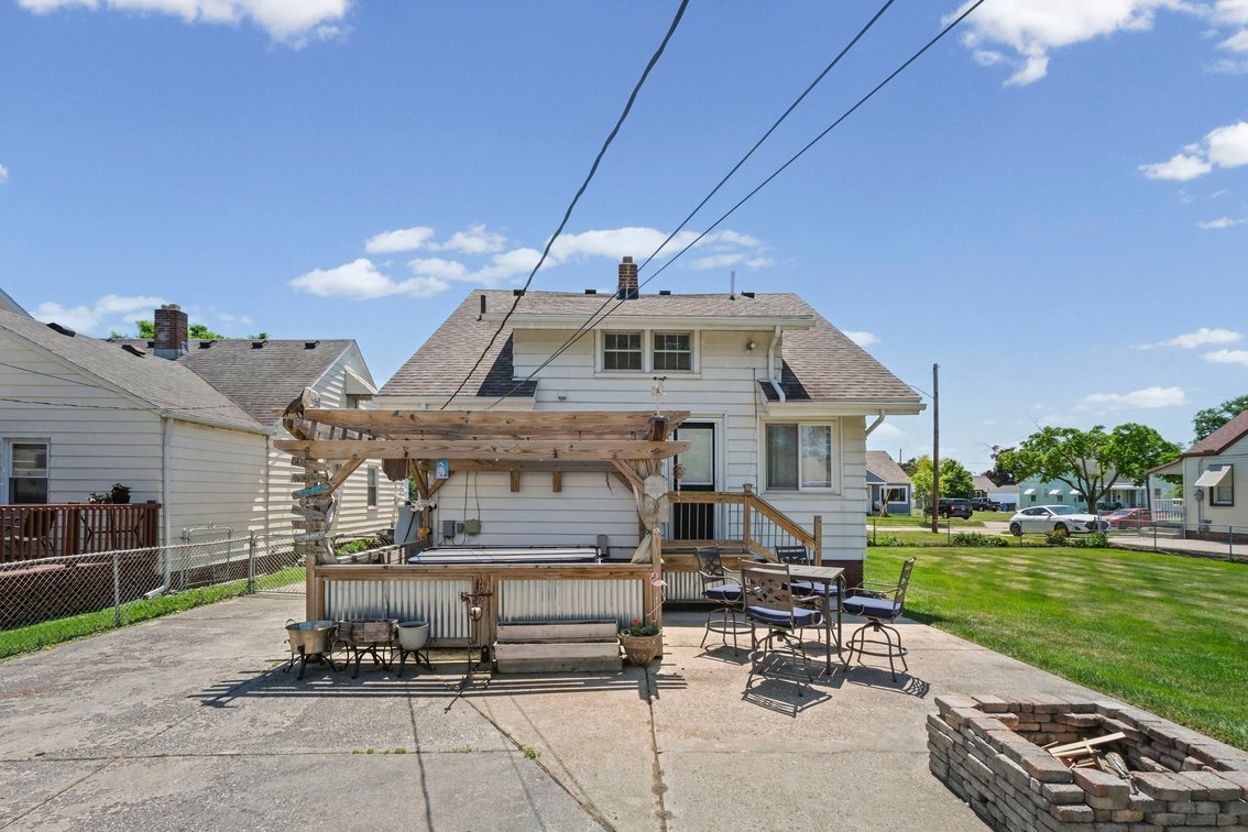 Image for MINIMUM BID AUCTION $99,000! 2559 106th St