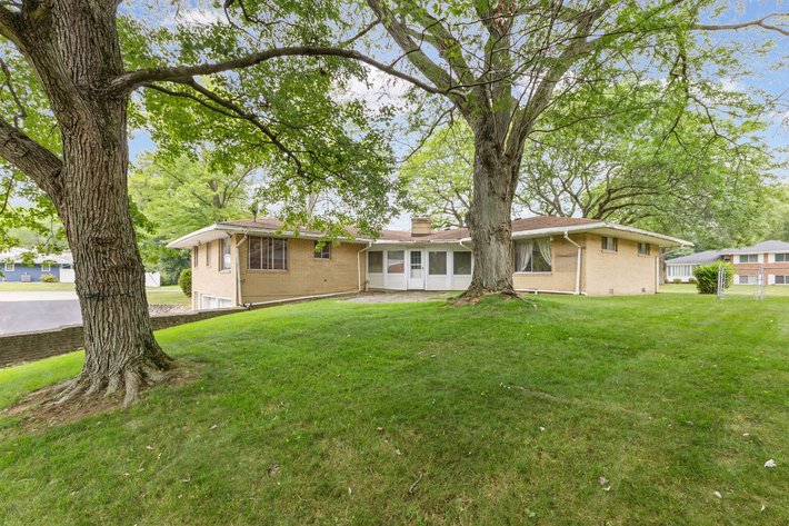 Image for MINIMUM BID AUCTION $119,000! 3739 S Beverly Hills Dr