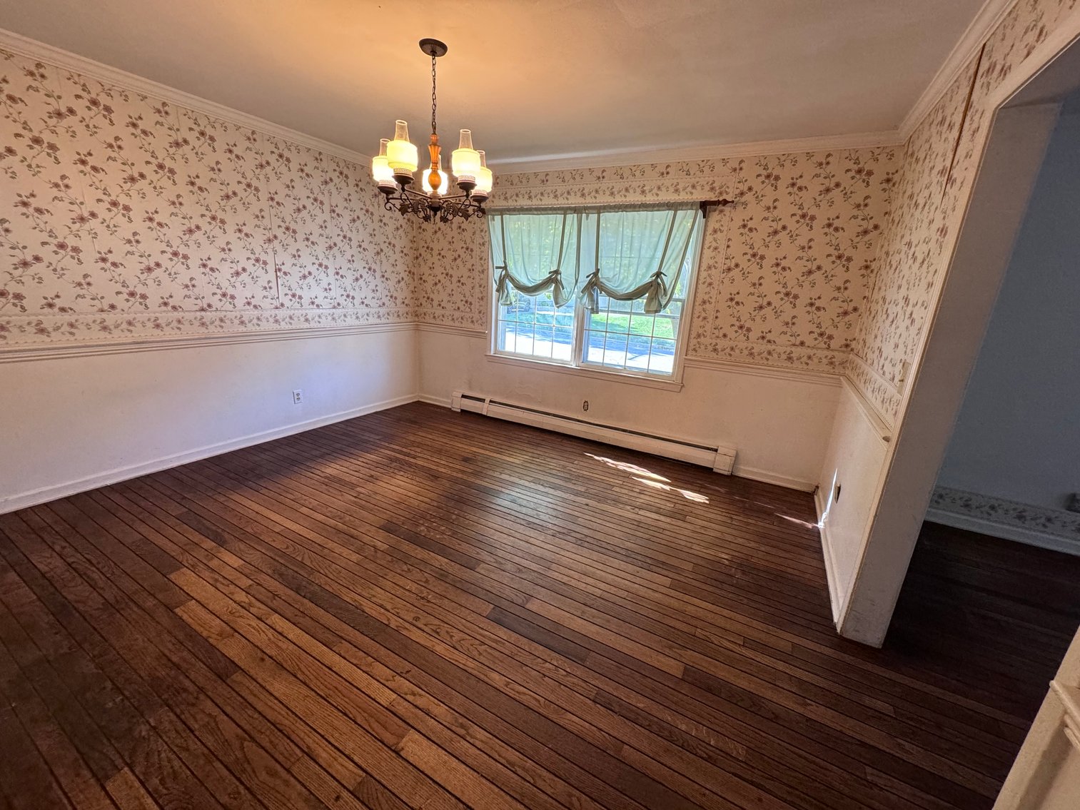 Image for MINIMUM BID AUCTION $99,000! 616 E Oak St