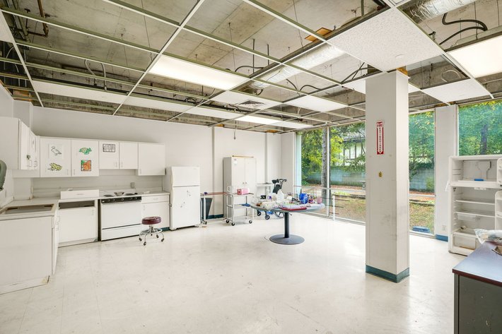 Image for MINIMUM BID AUCTION $199,000! 2051 Collingwood