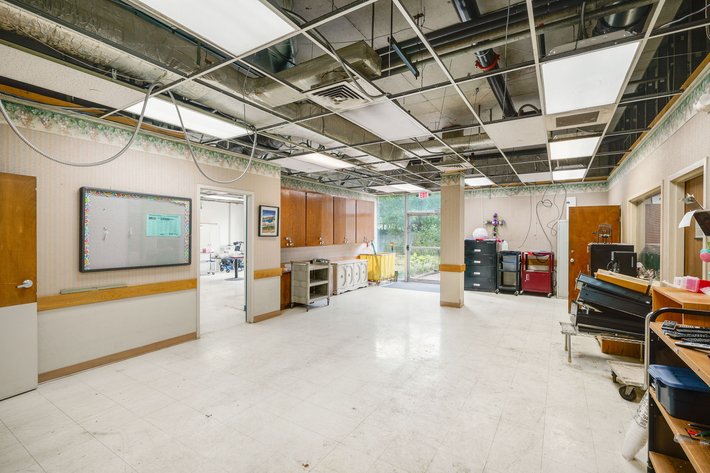 Image for MINIMUM BID AUCTION $199,000! 2051 Collingwood