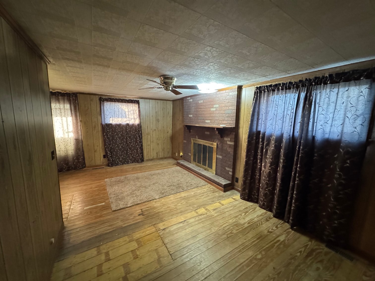 Image for MINIMUM BID AUCTION $79,000! 213 E Indiana Ave