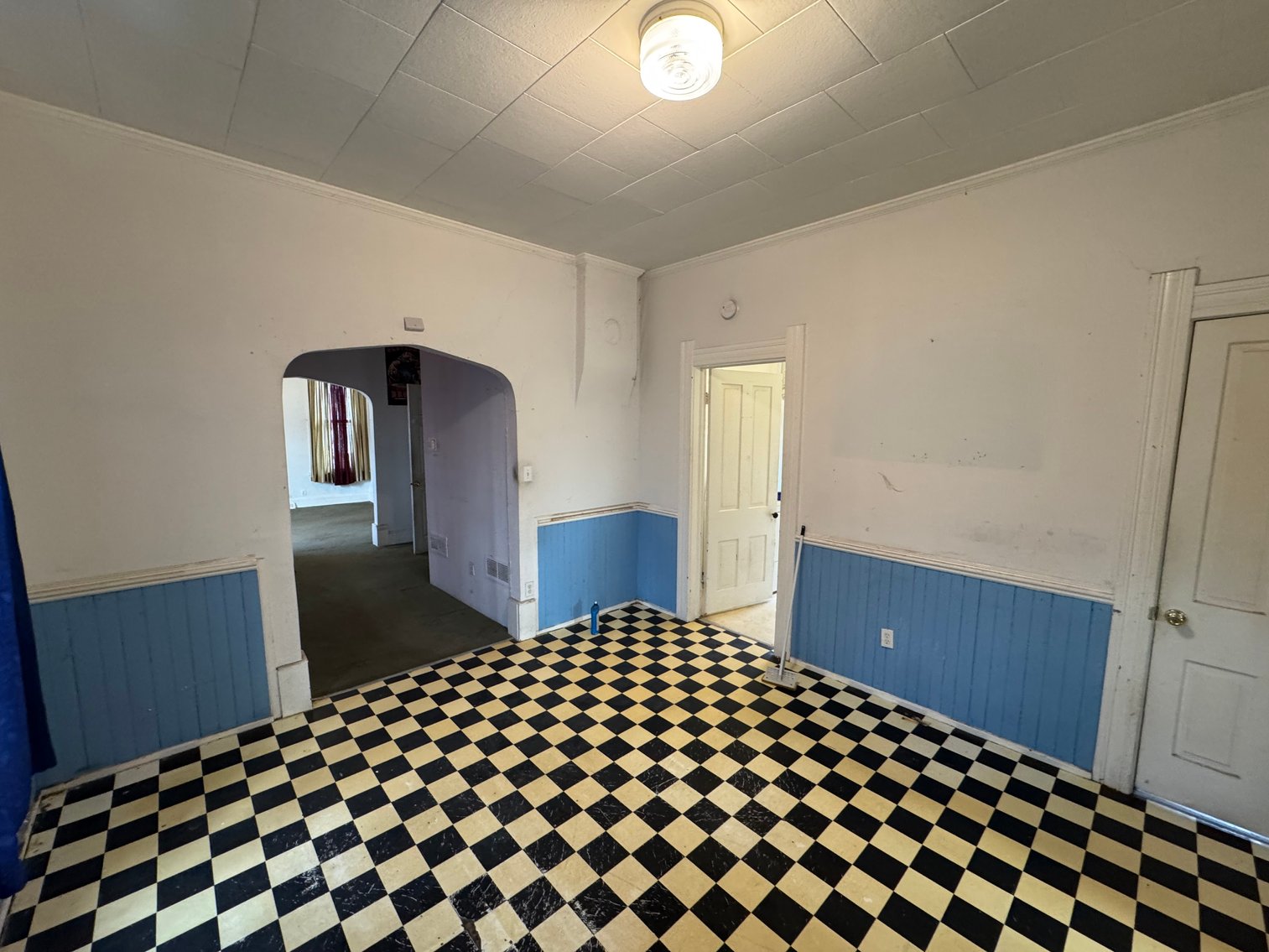Image for MINIMUM BID AUCTION $19,000! 914 Moore St