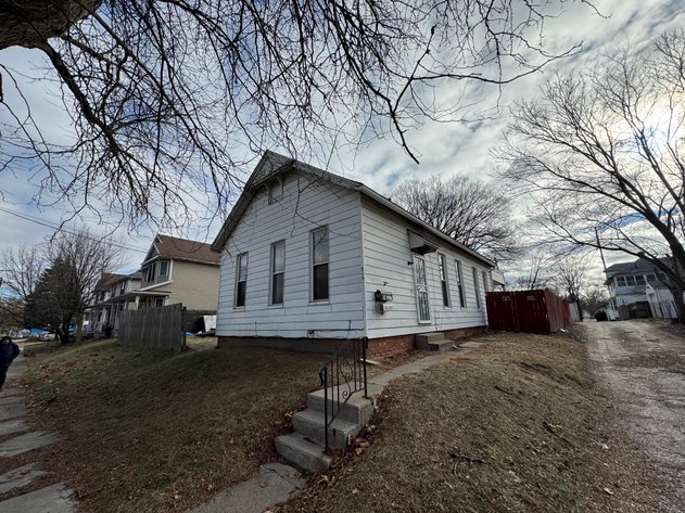 Image for MINIMUM BID AUCTION $19,000! 914 Moore St