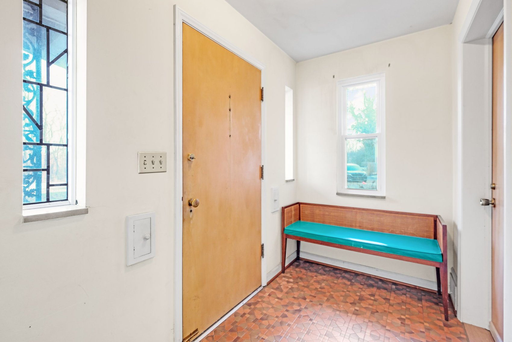 Image for MINIMUM BID AUCTION $149,000! 1660 N Cove Blvd.