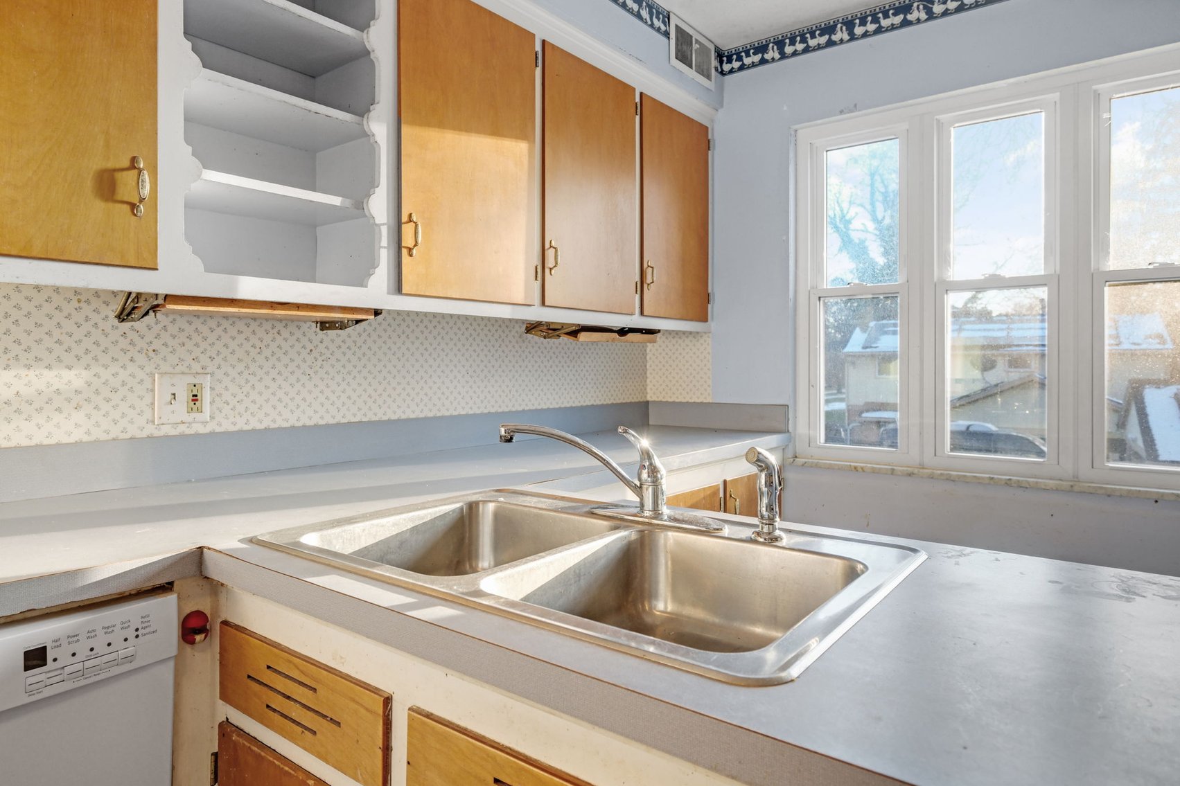 Image for MINIMUM BID AUCTION $149,000! 1660 N Cove Blvd.