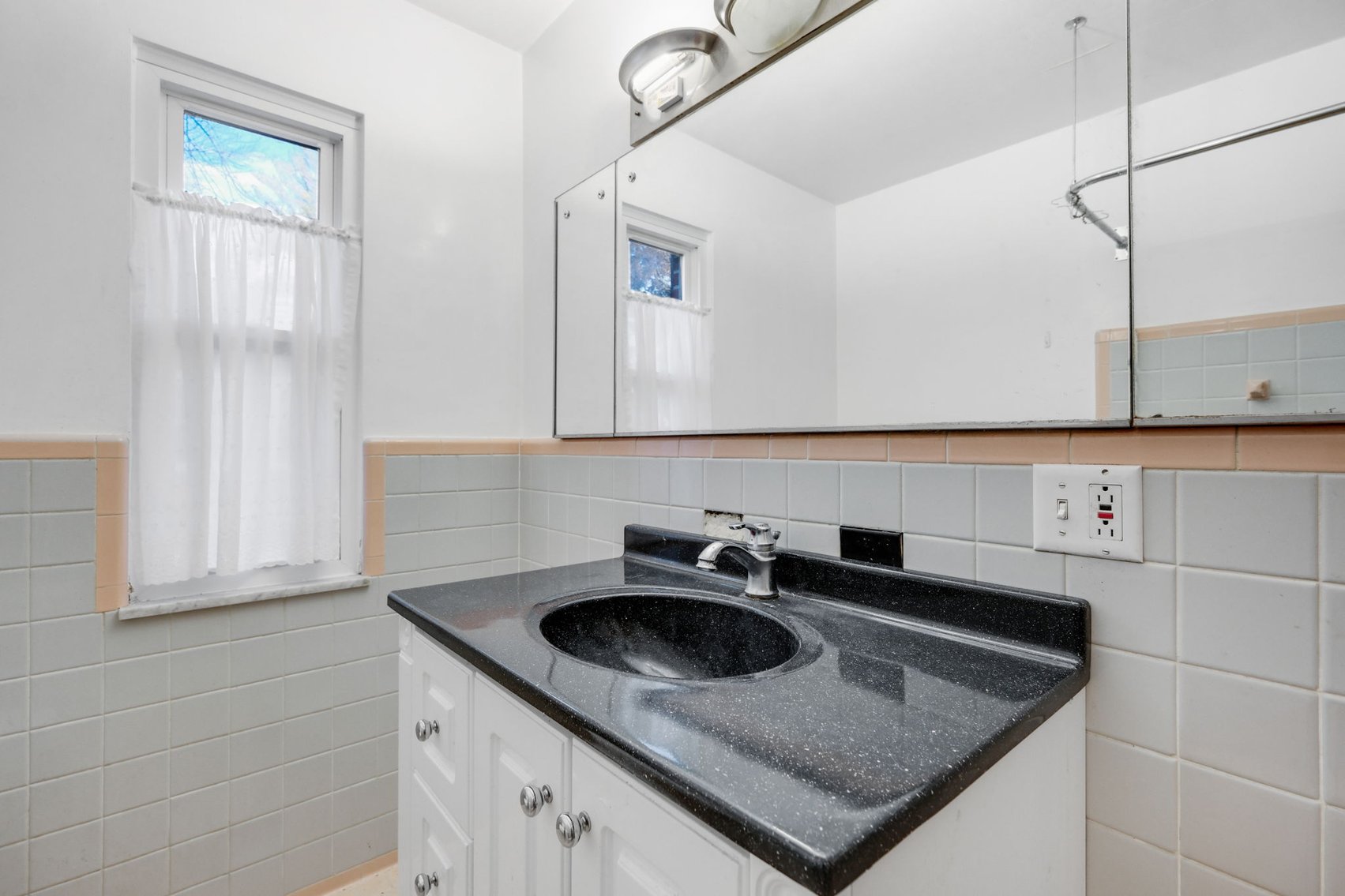 Image for MINIMUM BID AUCTION $149,000! 1660 N Cove Blvd.