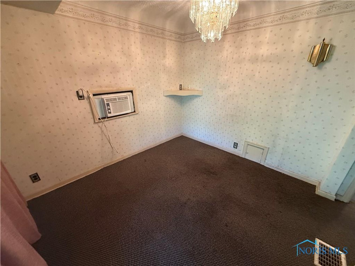 Image for MINIMUM BID AUCTION $160,000!  242 Bierley Ave