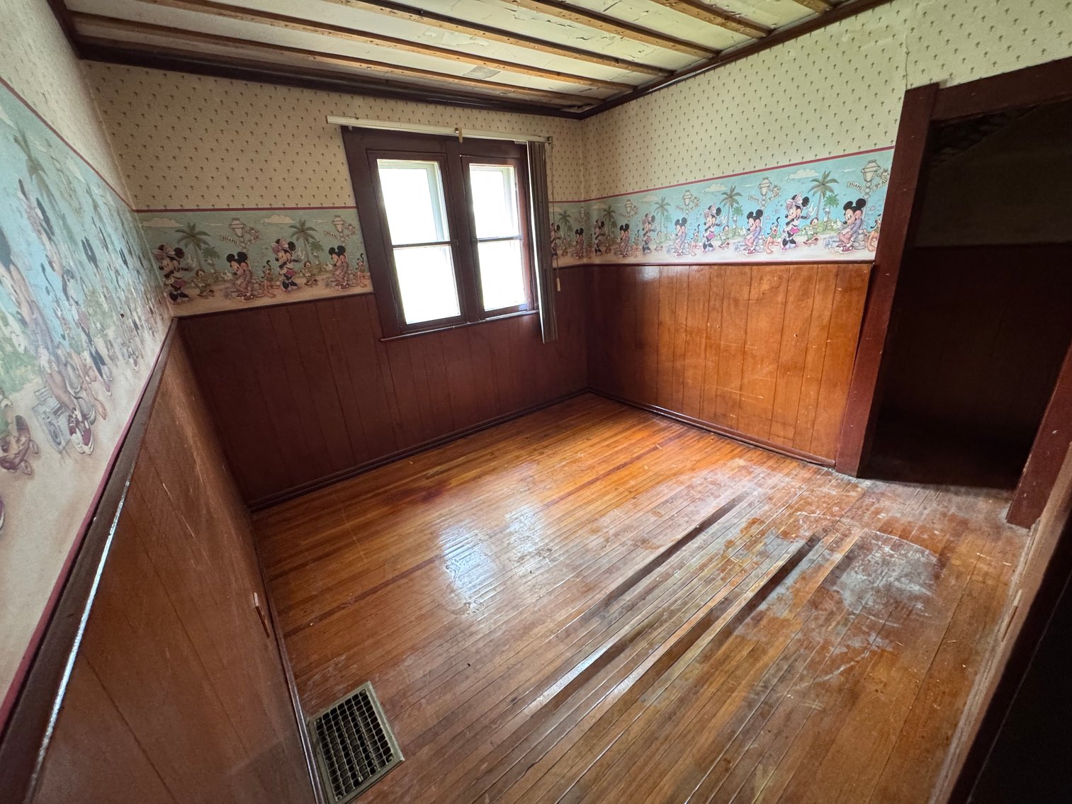 Image for MINIMUM BID AUCTION $59,000! 202 E Union St