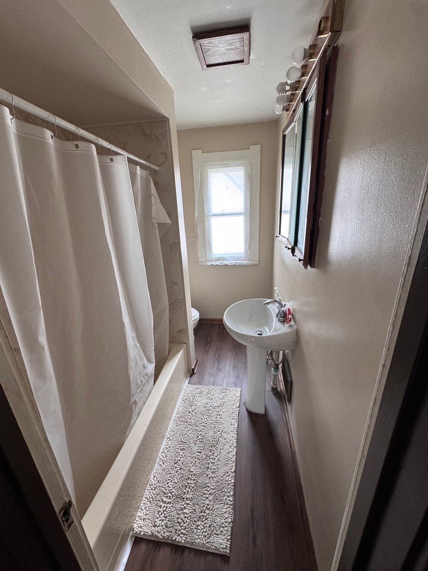 Image for MINIMUM BID AUCTION $59,000! 202 E Union St