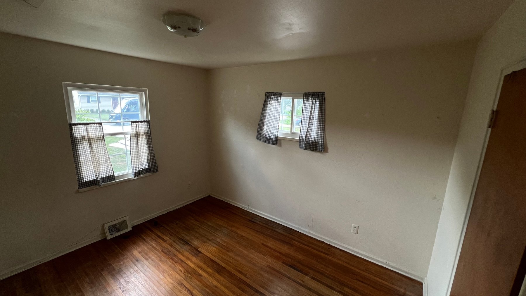 Image for MINIMUM BID AUCTION $89,000! 850 Lamonde Dr