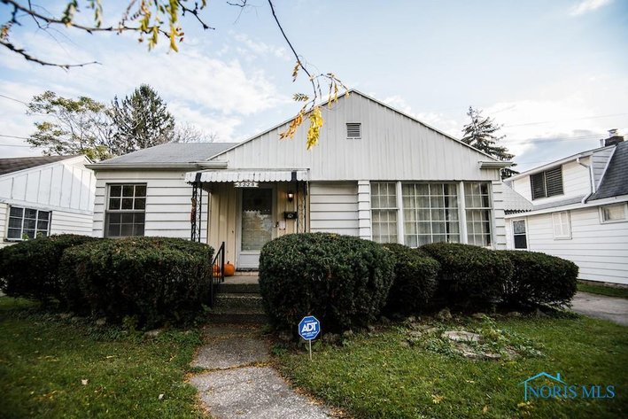 Image for SOLD PRIOR TO AUCTION! 3228 Manhattan