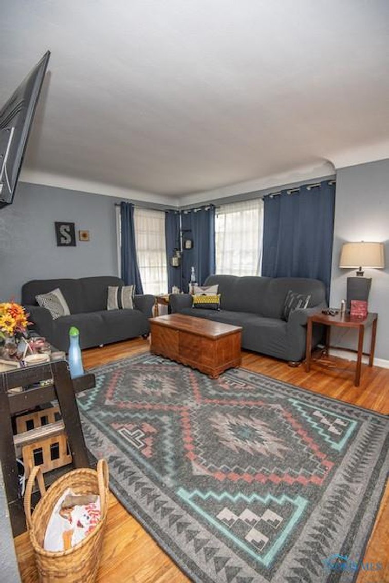 Image for SOLD PRIOR TO AUCTION! 3228 Manhattan