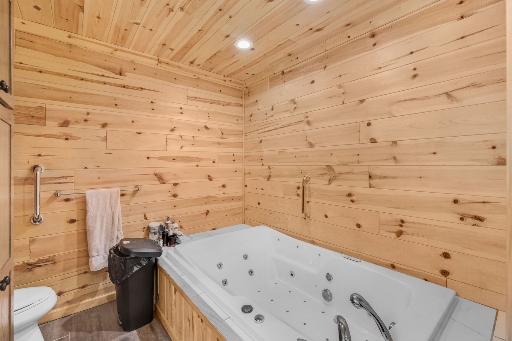 Image for MINIMUM BID AUCTION $425,000! 12294 Lakeshore Dr