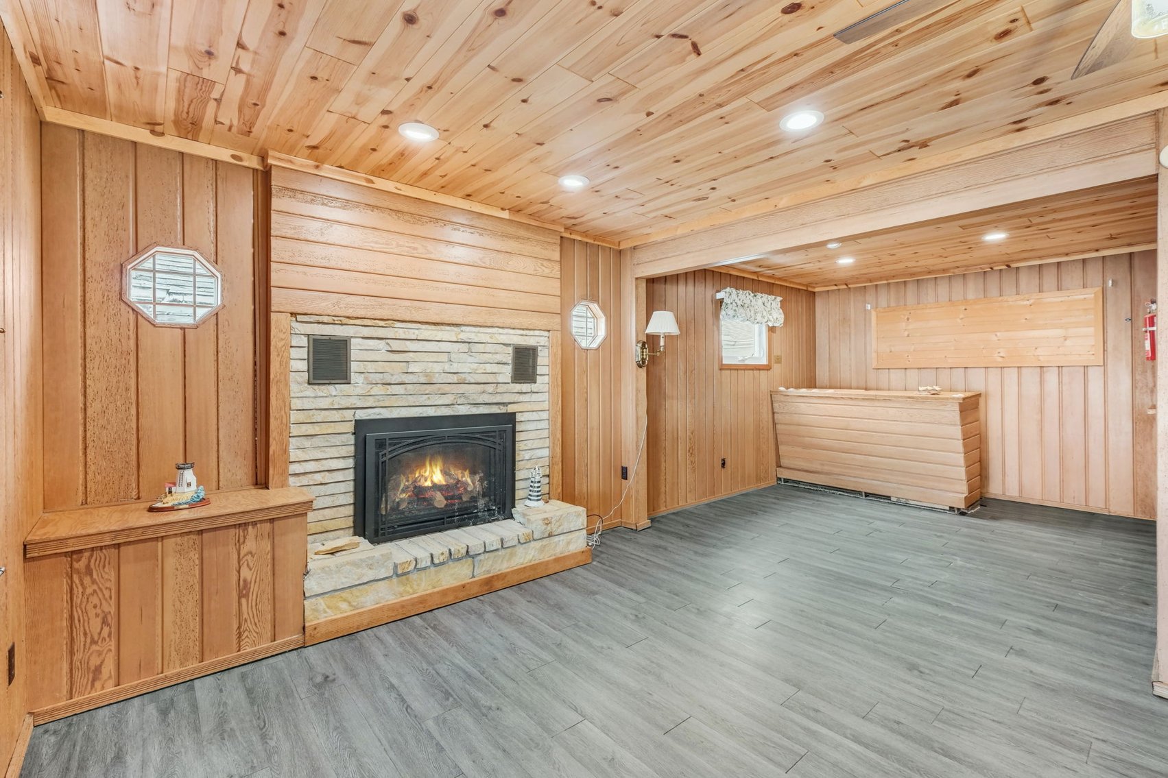 Image for MINIMUM BID AUCTION $425,000! 12294 Lakeshore Dr