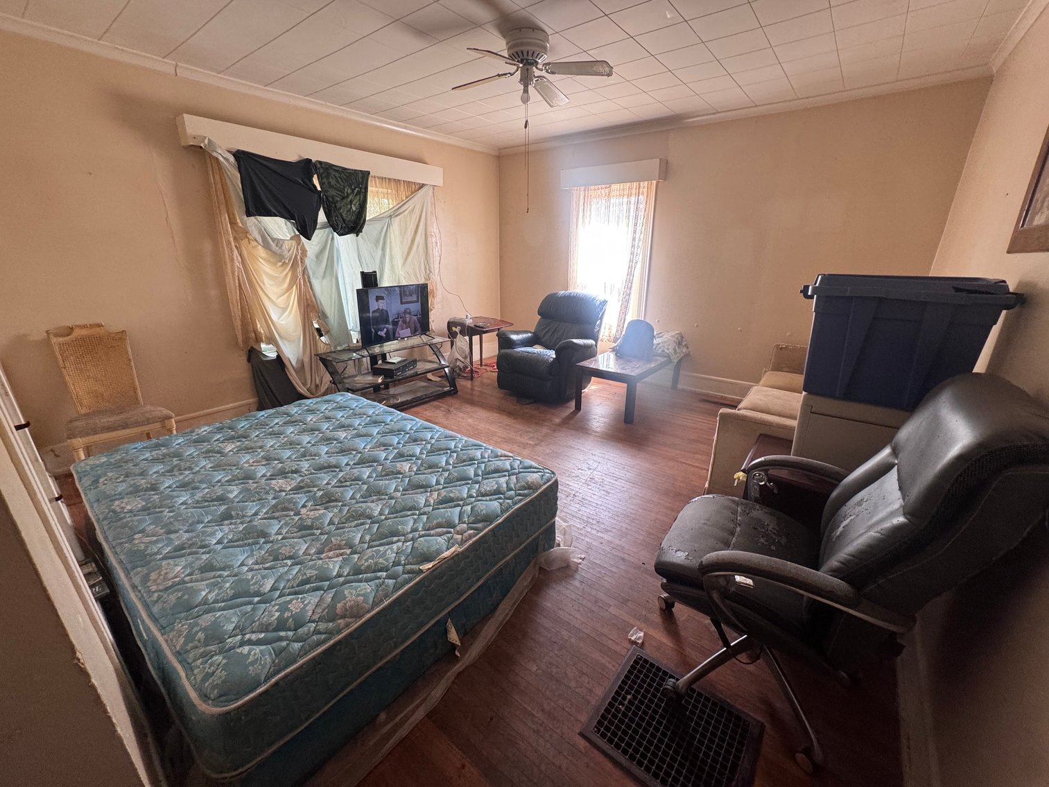 Image for MINIMUM BID AUCTION $30,000! 725 Sheffield