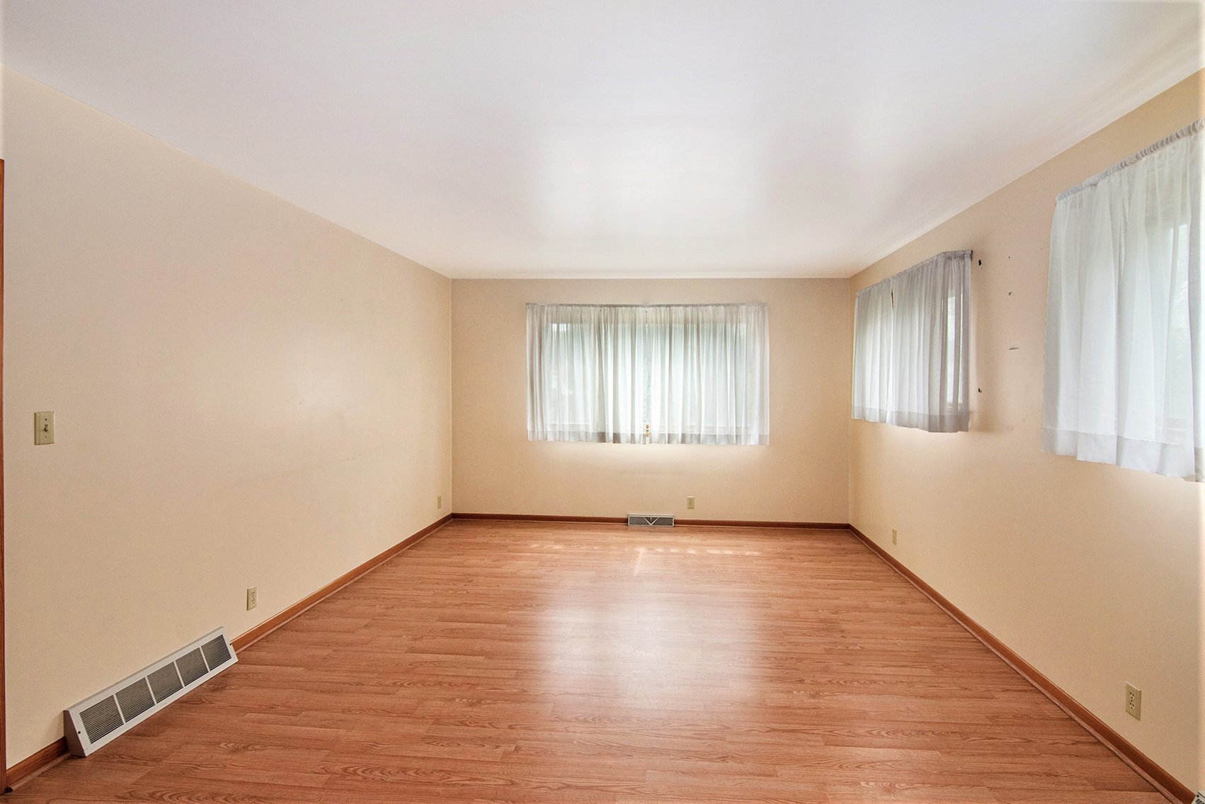 Image for MINIMUM BID AUCTION $119,000! 2909 111th St