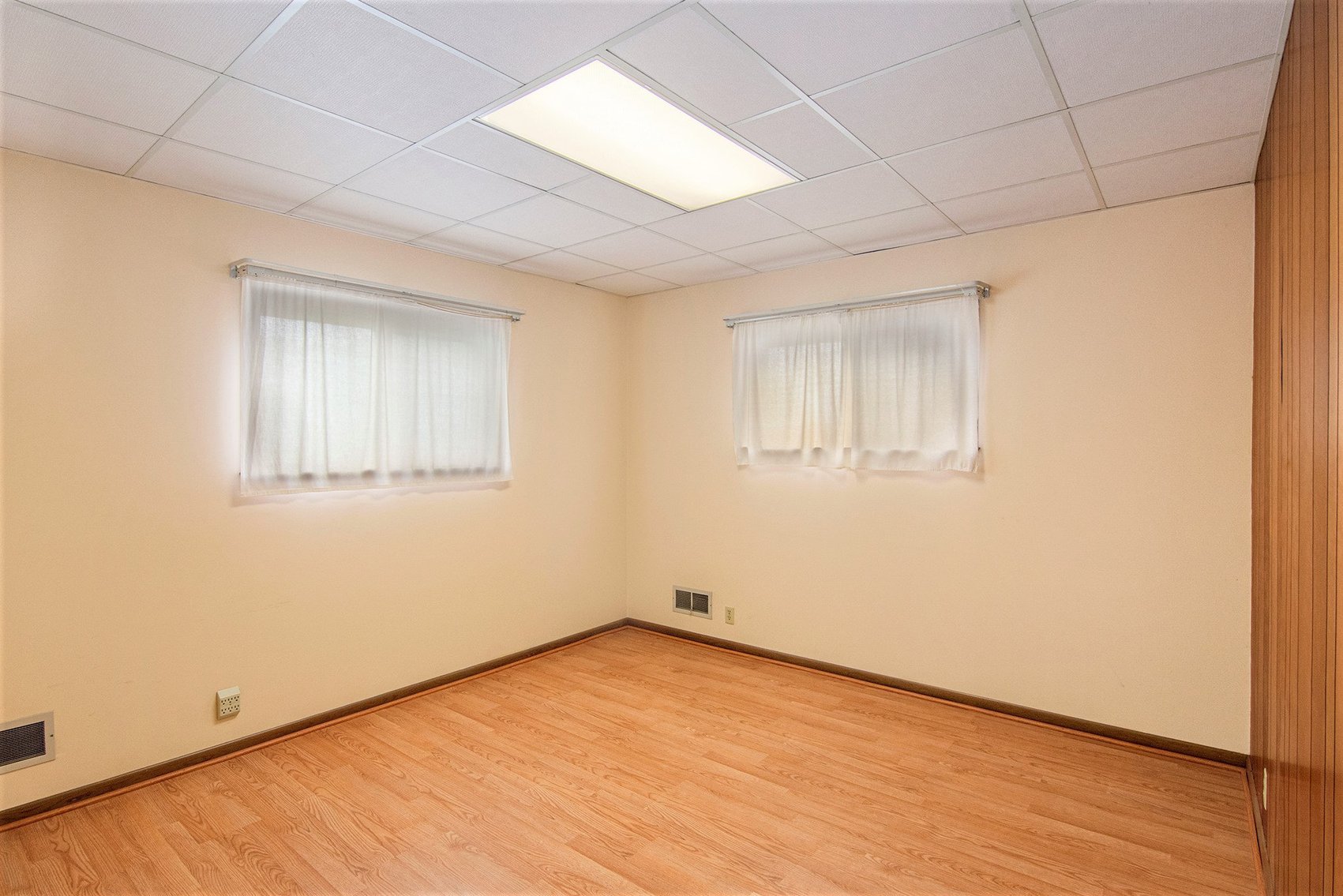 Image for MINIMUM BID AUCTION $119,000! 2909 111th St